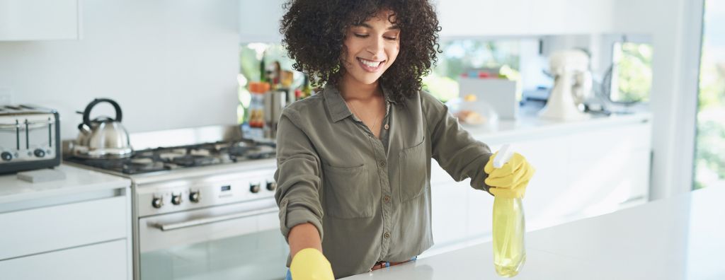 6 Natural Cleaning Solutions for Your Home